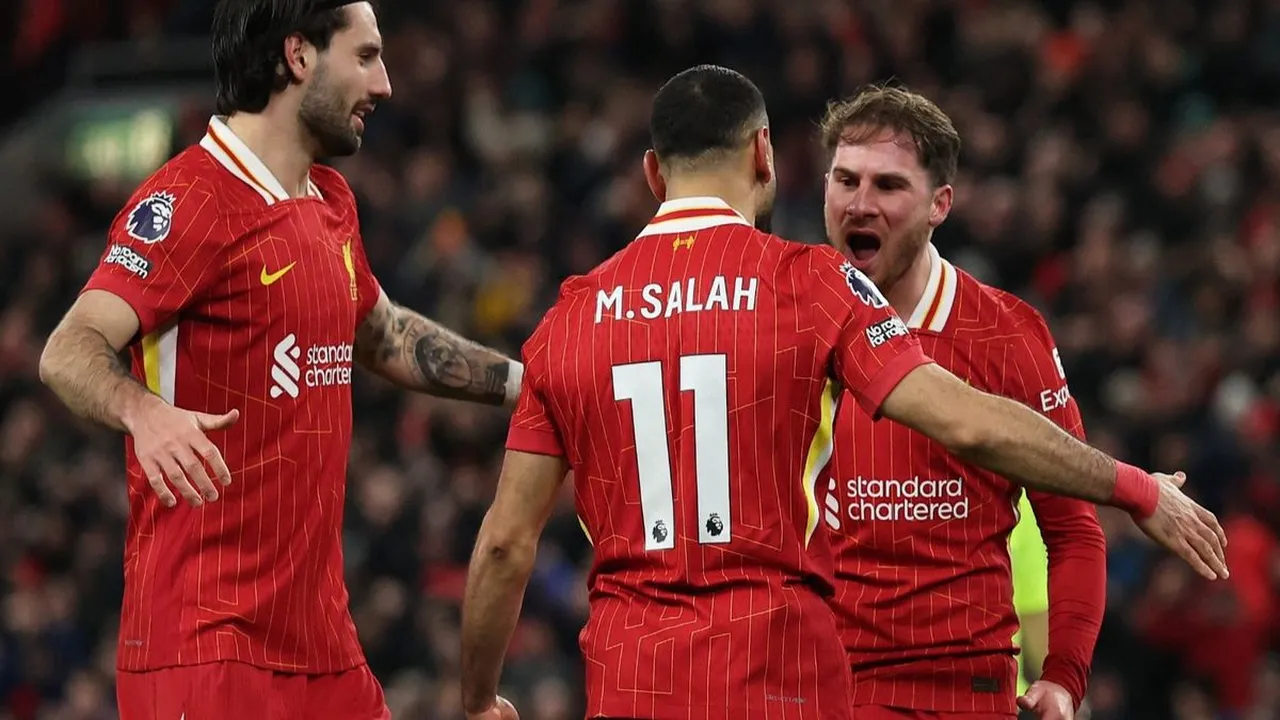 تاريخ جديد يونايتد يحاول ضم لاعب من ليفربول لأول مرة منذ 1964